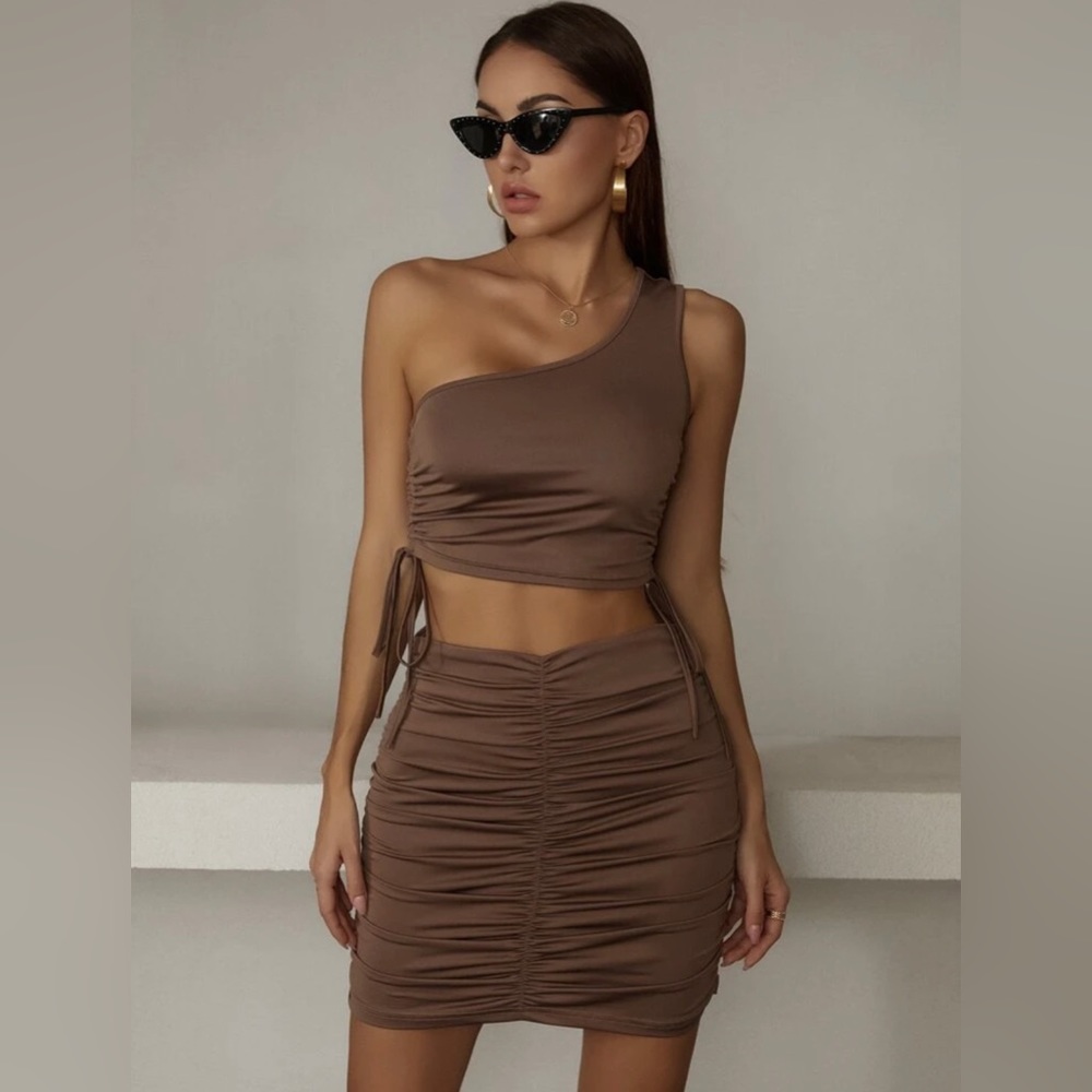 Sleek ruched brown matching set